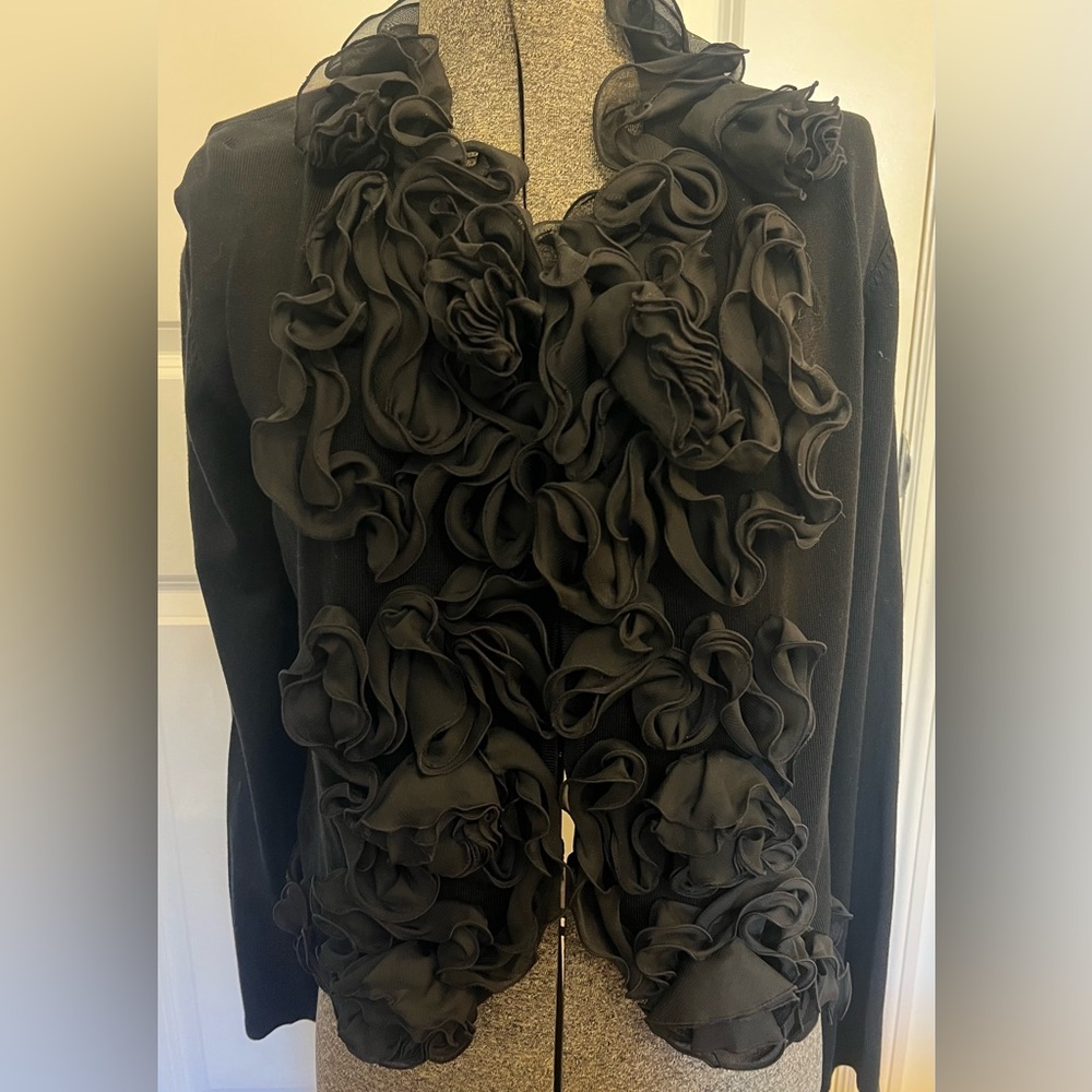RAVEL ELEGANT BLACK RUFFLED WOMEN’S SWEATER
SZ:L NWT$98